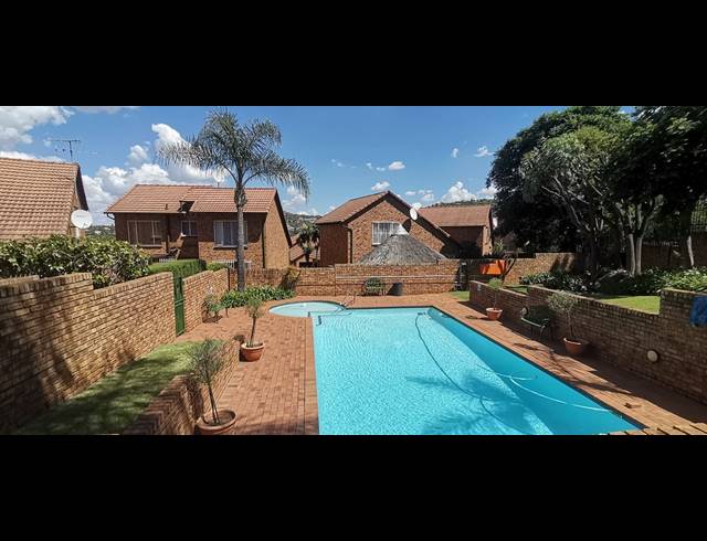 2 BEDROOM TOWNHOUSE FOR SALE IN BASSONIA